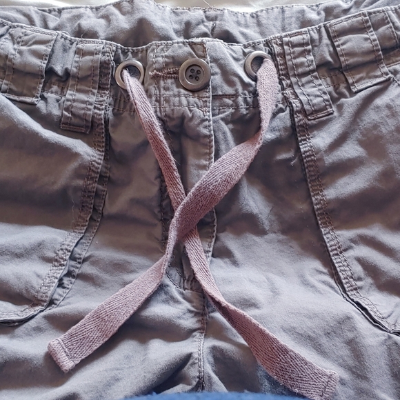 Women's shorts with drawstring at waist. By Willi Smith. Size 8. - Picture 4 of 5